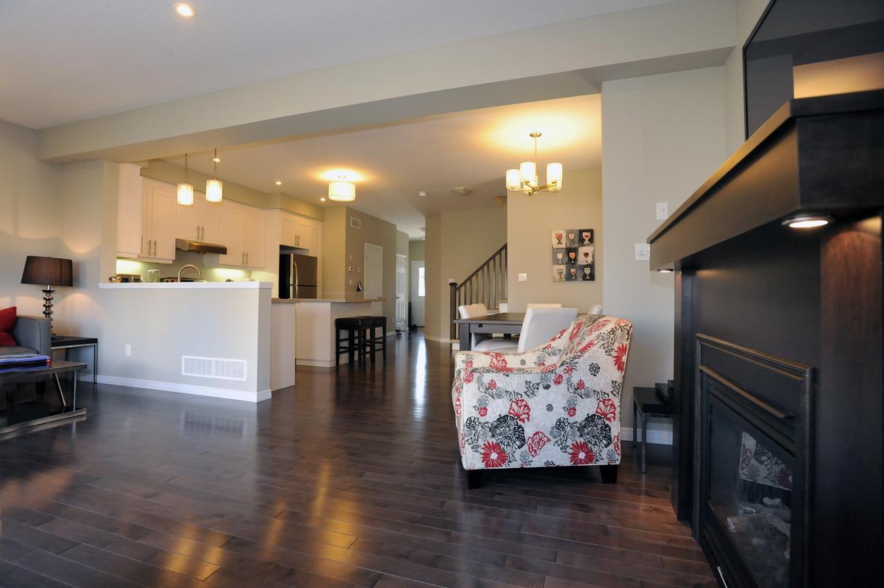 Boardwalk Homes - Executive Guest Rooms & Townhomes Kitchener Zimmer foto